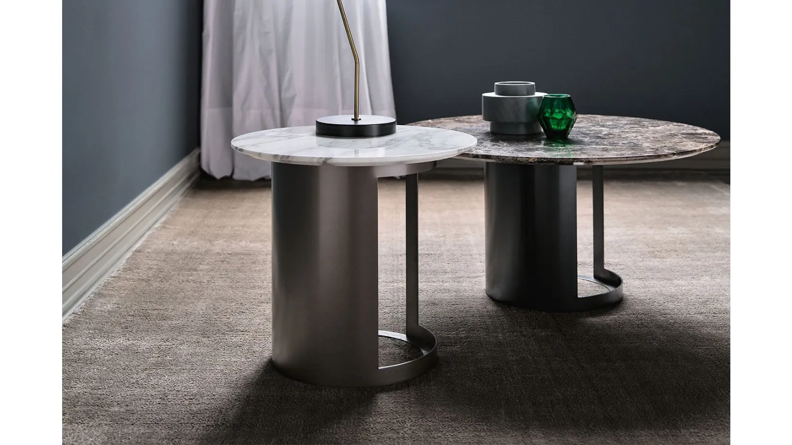 Tavolino rotondo in marmo con base in metallo Ci di Bodema