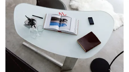Scrittoio Island con base in acciaio e piano in cristallo temperato verniciato bianco di Cattelan Italia