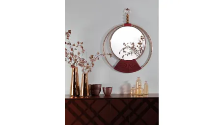Specchio Dreamy con cornice in metallo cromato e tessuto di Tonin Casa