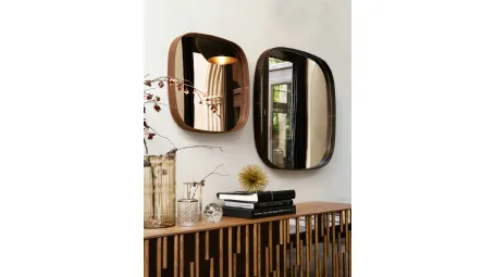 Specchio Vega con cornice in vero cuoio di Tonin Casa