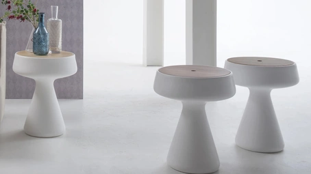 Tavolino di design Maki in polietilene con top in legno di Tonin Casa