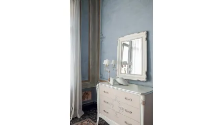 Specchio con cornice sagomata in legno laccato Vismara di Tonin Casa