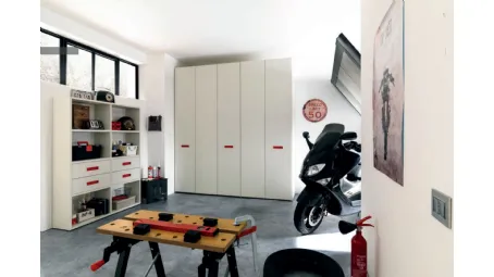 Armadio con ante battenti in nobilitato quarzo, ideale per organizzare qualsiasi ambiente NC308 di Moretti Compact