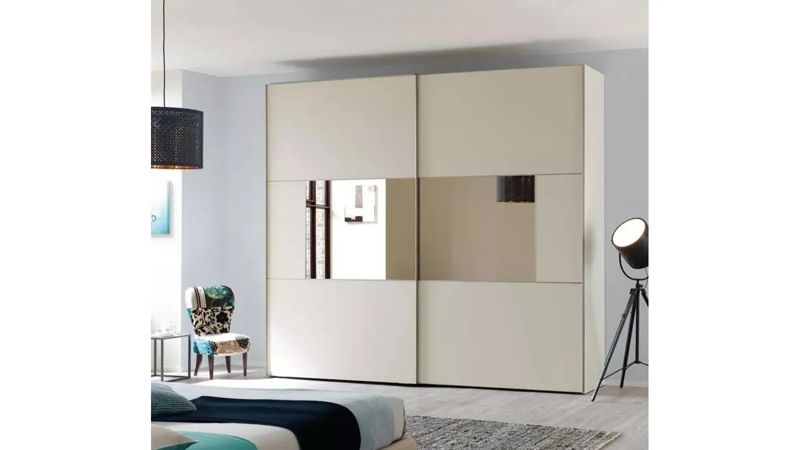 Armadio con ante scorrevoli in laminato quarzo e specchio in tonalità bronzo NC210 Slider Zone C di Moretti Compact
