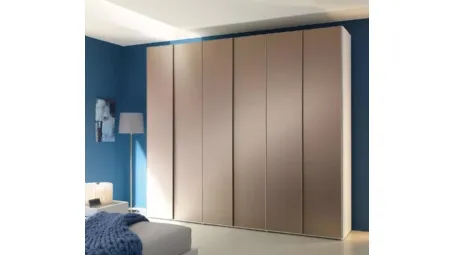 Armadio a sei ante battenti in finitura specchio bronzo opaco NC302 di Moretti Compact