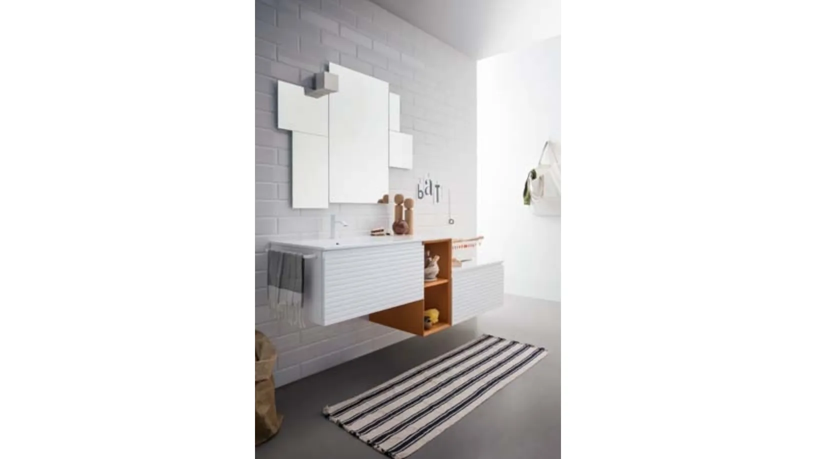 Mobile da Bagno sospeso in laccato bianco e bruciato con top in mineral marmo bianco lucido Memento 07 di Birex