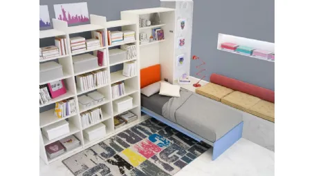 Cameretta con libreria accostata all'armadio con letto singolo inserito Salvaspazio Pratico di Corazzin