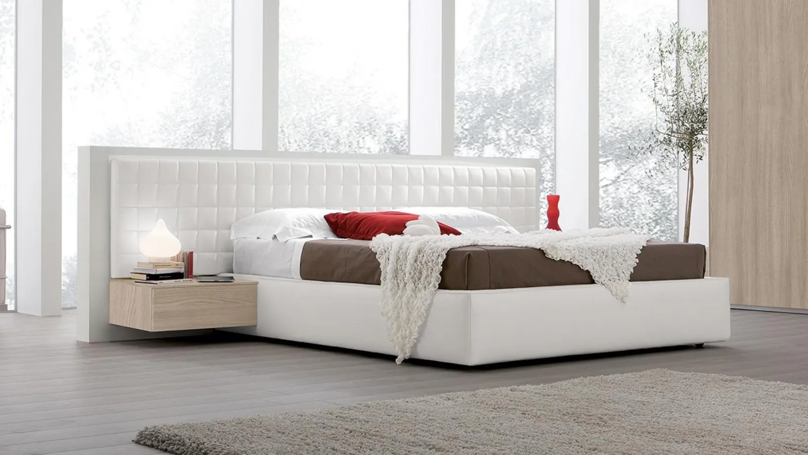 Letto con testiera Boiserie Maya in ecopelle trapuntata di Spagnol Salotti