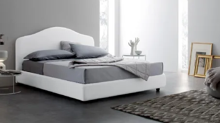 Letto classico in tessuto con testiera dalla linea curva Elite di Spagnol Salotti