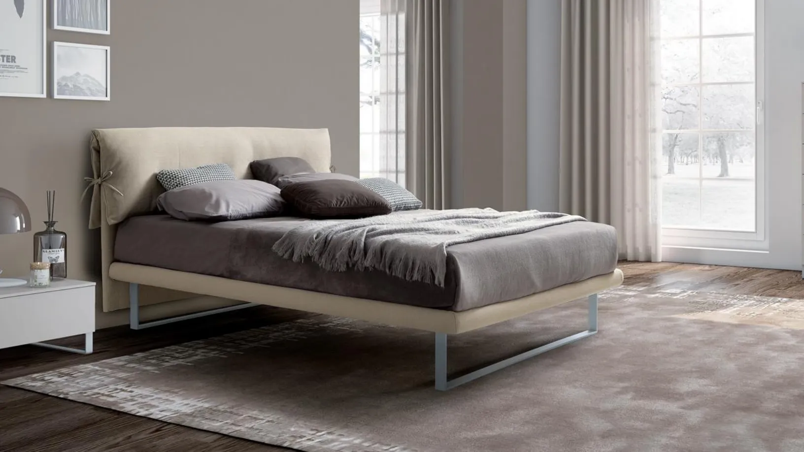 Letto in tessuto con testiera imbottita Luxor di Spagnol Salotti
