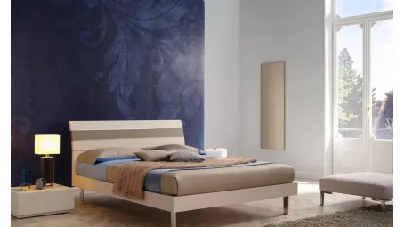 Letto matrimoniale con testiera in laccato opaco SC123 di Moretti Compact