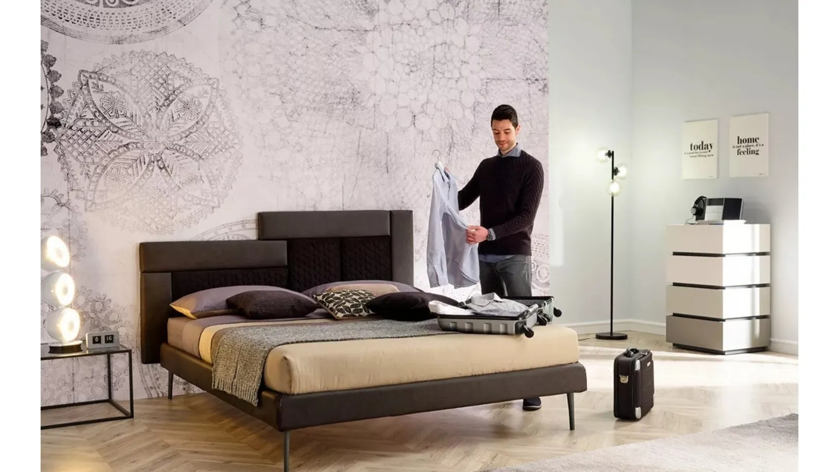 Letto in tessuto con testiera asimmetrica SC224 di Moretti Compact