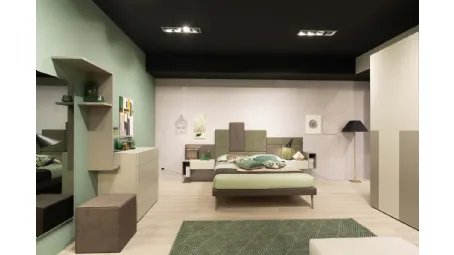 Letto in ecopelle con testiera di design MC040 di Moretti Compact