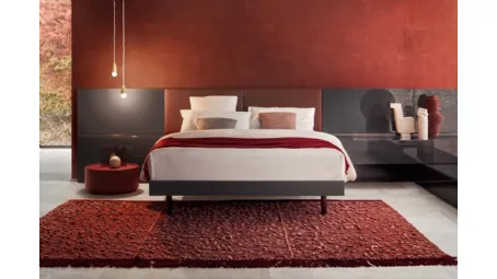 Letto matrimoniale Boiserie Imbottita in ecopelle e laccato opaco di Pianca