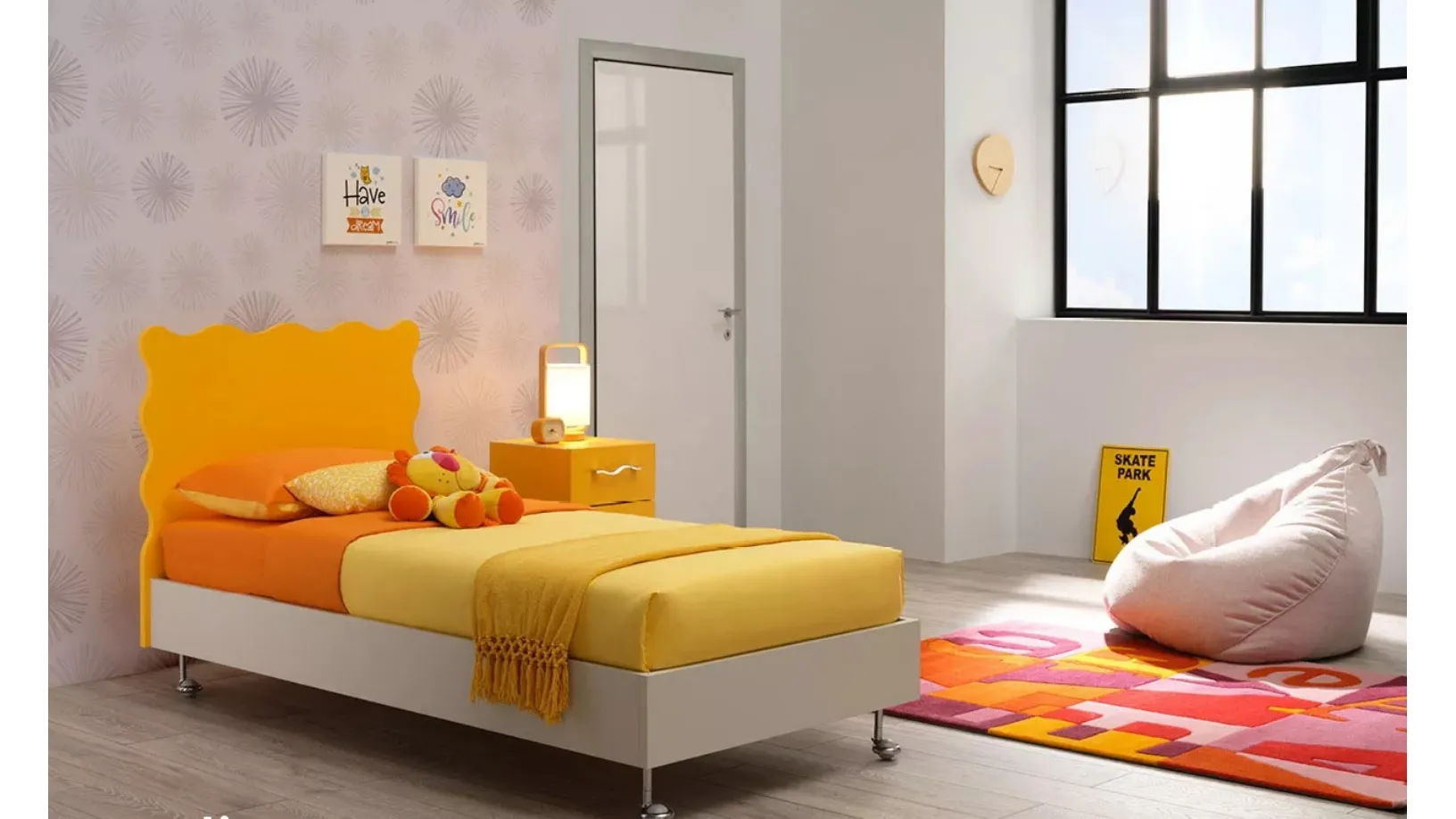 Letto singolo dalla testiera grintosa giallo sole e giroletto in melaminico SC104 di Moretti Compact