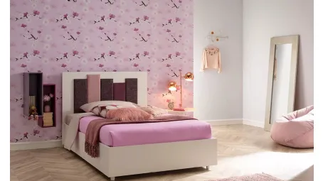 Letto ad una piazza e mezza in melaminico bianco e testiera originale con inserti in tessuto imbottito SC108 di Moretti Compact