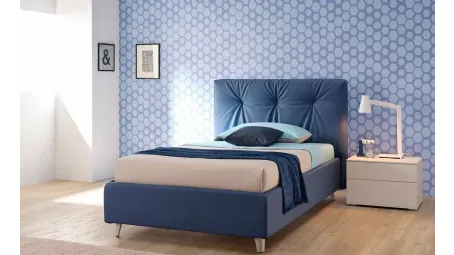 Letto a una piazza e mezza in tessuto trapuntato con testiera SC212 di Moretti Compact