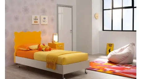 Letto singolo in nobilitato Quarzo con testiera sagomata Sponge in laccato Giallo Sole SC104 di Moretti Compact