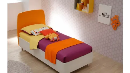 Letto singolo in nobilitato Betulla con testiera Round in laccato Carota SC106 di Moretti Compact