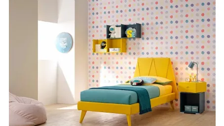 Letto singolo con testiera in tessuto dalla forma a trapezio SC203 di Moretti Compact