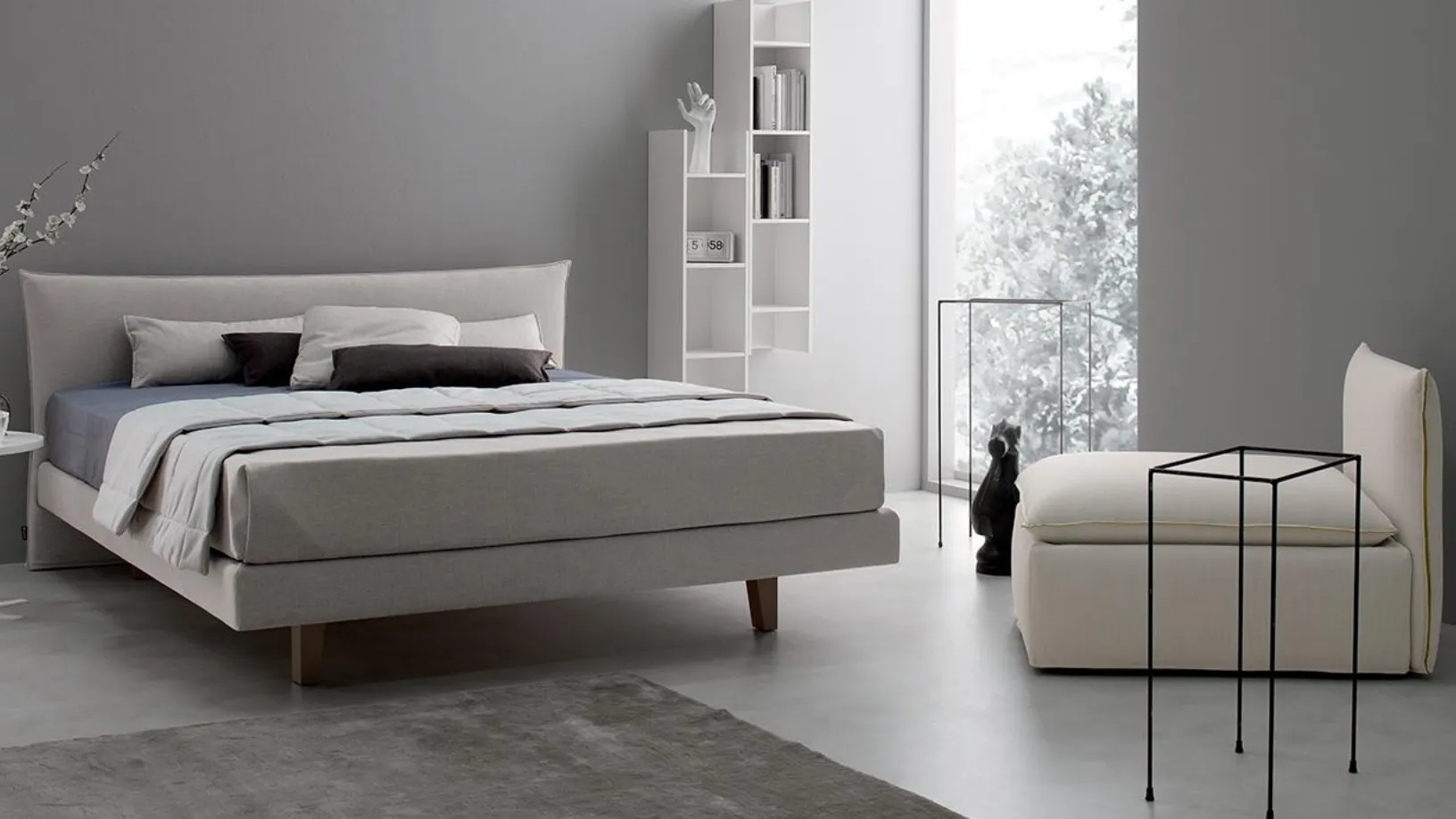Letto elegante in tessuto con testiera Step di Spagnol Salotti