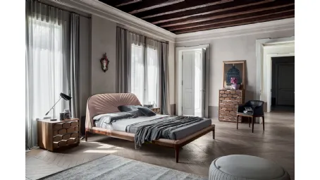 Letto Michelangelo con testiera in pelle plissettata di Tonin Casa