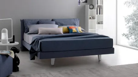 Letto in tessuto con testiera imbottita Vertigo di Spagnol Salotti