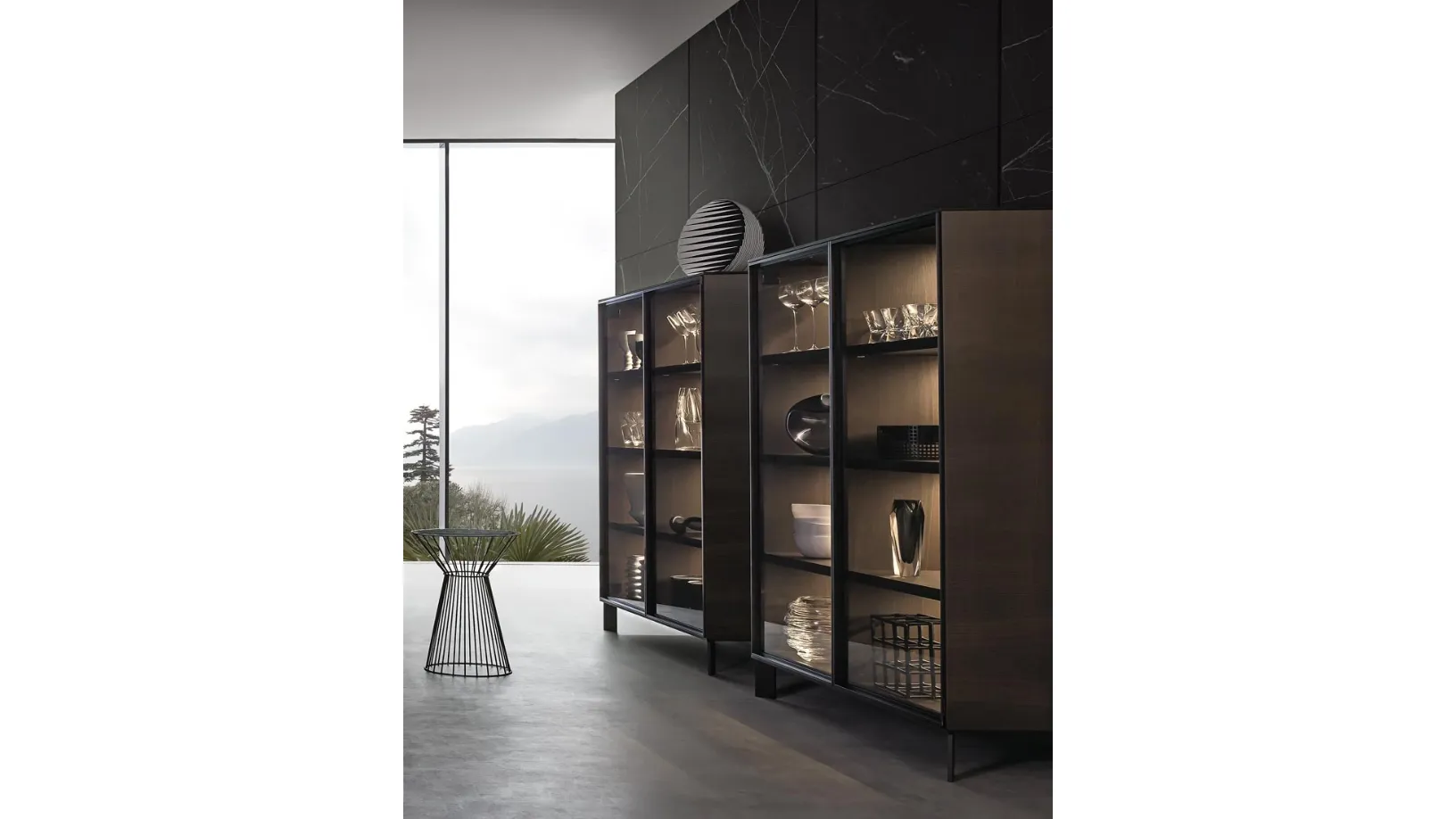 Madia alta Vetrina Frame Sideboard in legno con ante in vetro di Giellesse