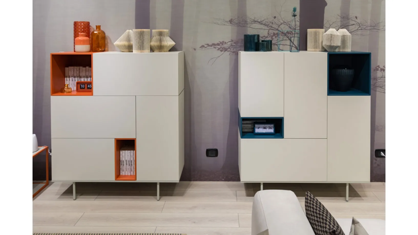 Madia Alta in laminato quarzo con wallbox in laccato opaco MC043 di Moretti Compact