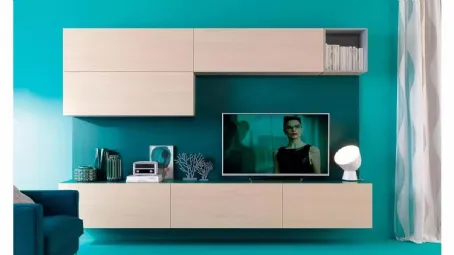 Parete attrezzata su boiserie color pavone, lineare ed essenziale LV118 di Moretti Compact