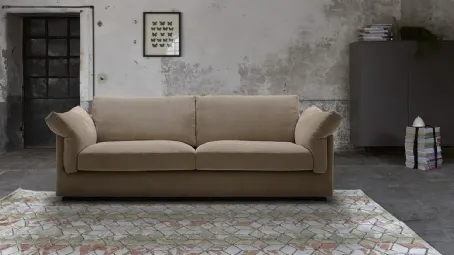 Divano lineare elegante e raffinato in tessuto imbottito Soft di Spagnol Salotti