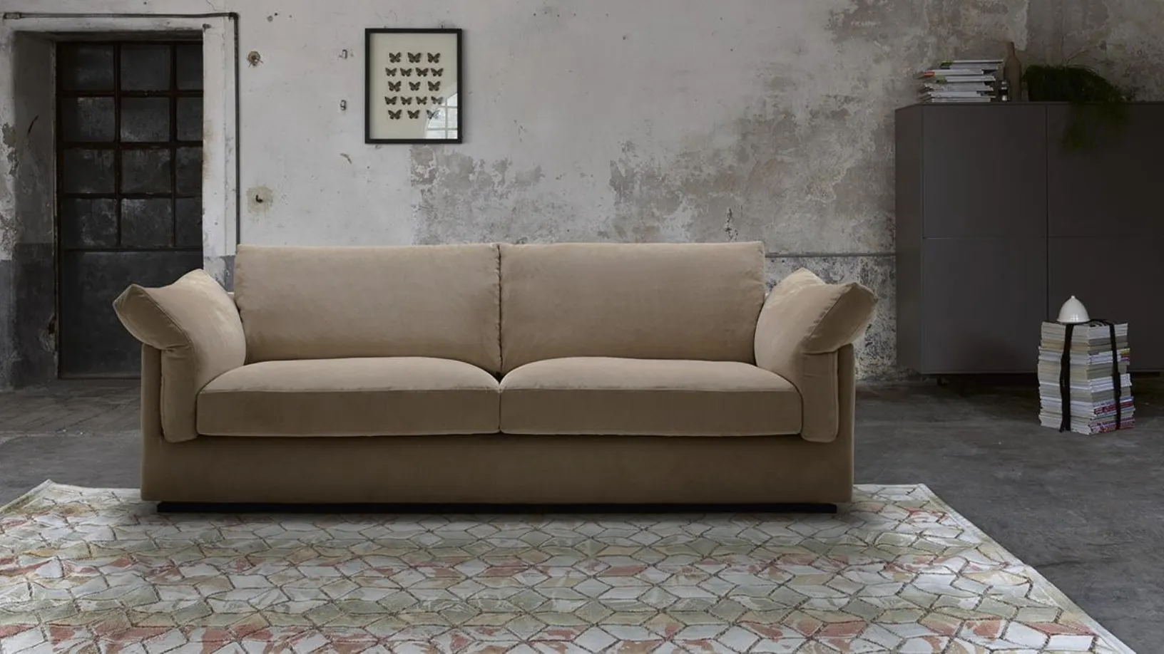 Divano lineare elegante e raffinato in tessuto imbottito Soft di Spagnol Salotti