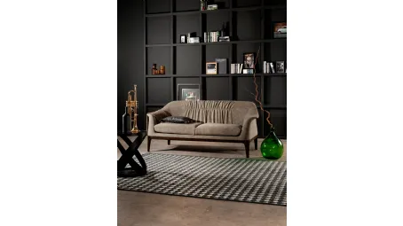 Divano lineare Tiffany sofa in tessuto con struttura in legno di Tonin Casa