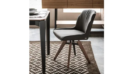 Sedia in tessuto con gambe in legno Tyler di Cattelan Italia