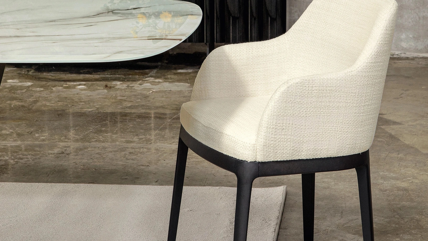 Sedia in tessuto con braccioli Cleo di Tonin Casa