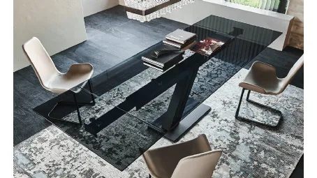 Tavolo allungabile on base in metallo e piano in cristallo fumè Zeus Drive di Cattelan Italia
