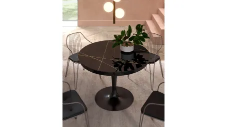 Tavolo rotondo allungabile Eclipse con top in marble glass Sahara Noir Lucido di Ozzio