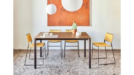 Tavolo allungabile More con top impiallacciato di rovere naturale e base in metallo di Midj