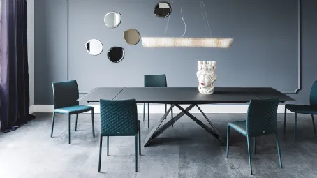 Tavolo con base in acciaio e piano in cristallo verniciato graphite Premier Drive di Cattelan Italia