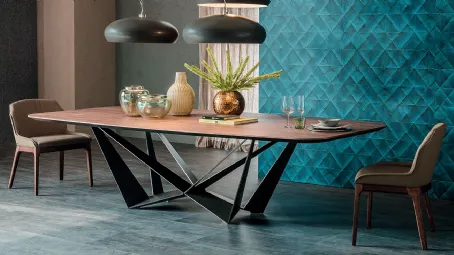 Tavolo con base in acciaio e piano in legno Skorpio Wood di Cattelan Italia
