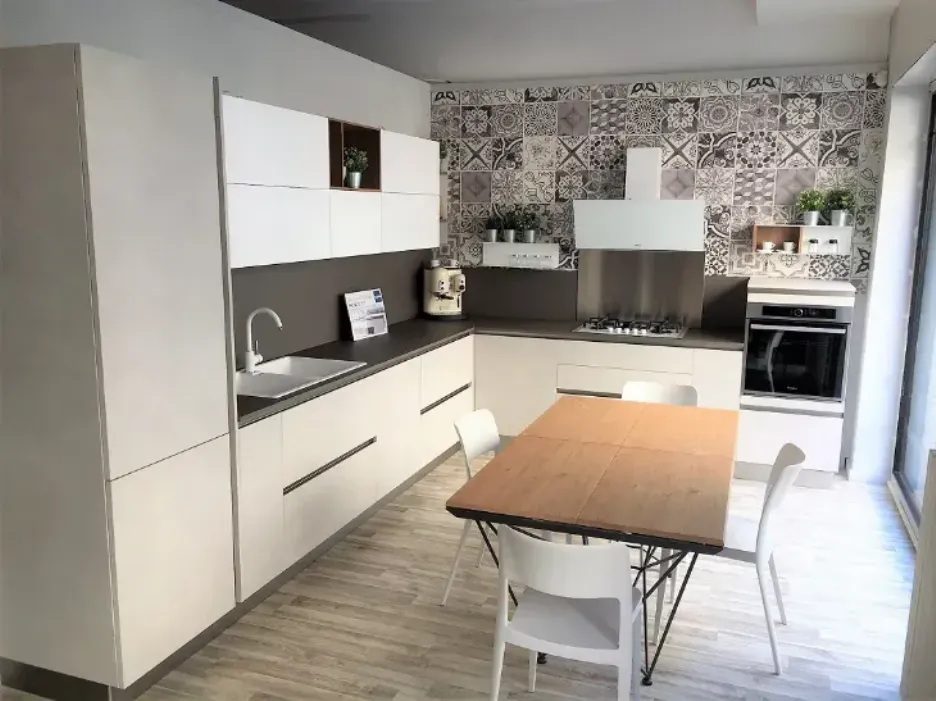 Cucina moderna Infinity Espo realizzata da Interni Guzzardi